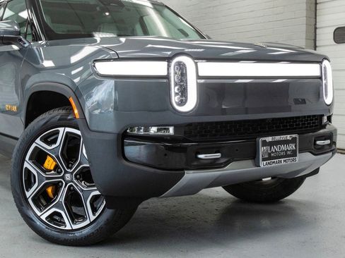Used 2022 Rivian R1T Adventure image 10