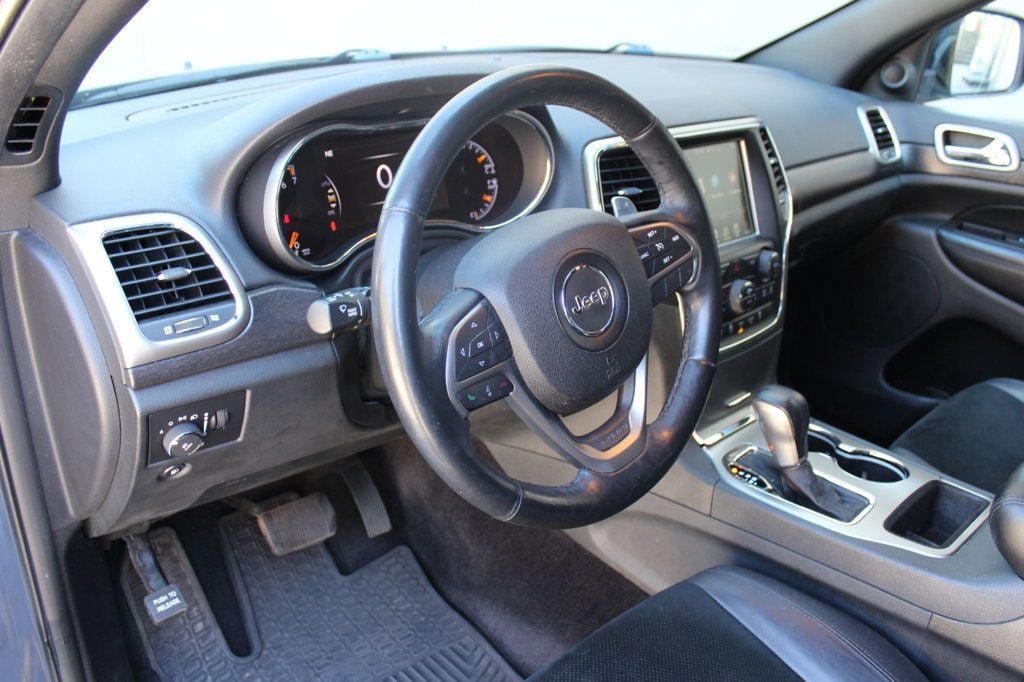 Used 2017 Jeep Grand Cherokee Altitude AWD/4WD image 13