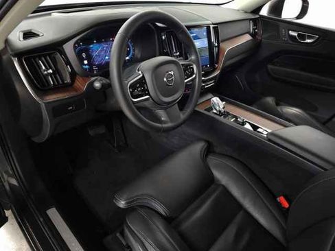 Certified 2023 Volvo XC60 B6 Ultimate w/ Climate Package image 18