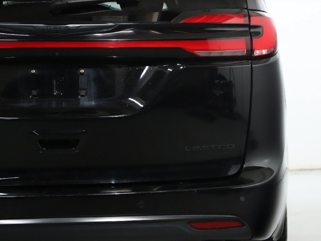Used 2025 Chrysler Pacifica Limited FWD image 46