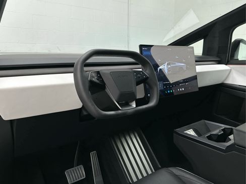 Used 2024 Tesla Cybertruck AWD Crew Cab image 10