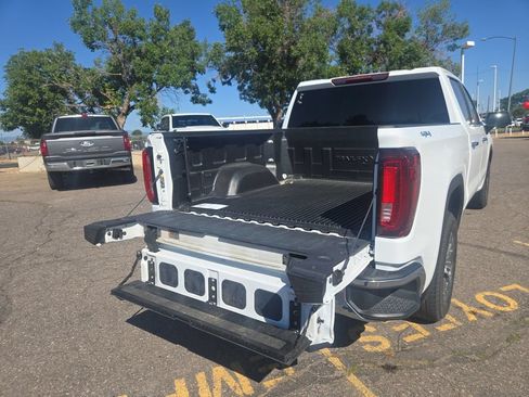 Used 2025 GMC Sierra 1500 SLT AWD/4WD image 17