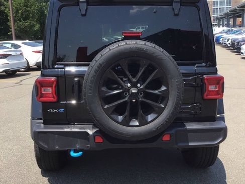 Used 2024 Jeep Wrangler Unlimited Sahara AWD/4WD image 4