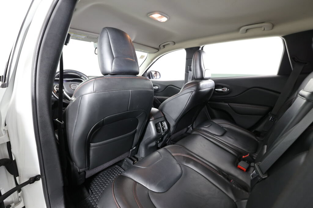 Used 2015 Jeep Cherokee Trailhawk w/ Comfort/Convenience Group AWD/4WD image 14