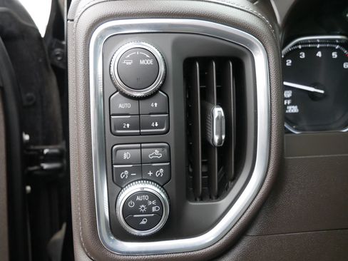 Used 2021 GMC Sierra 1500 SLT w/ SLT Premium Plus Package AWD/4WD image 16
