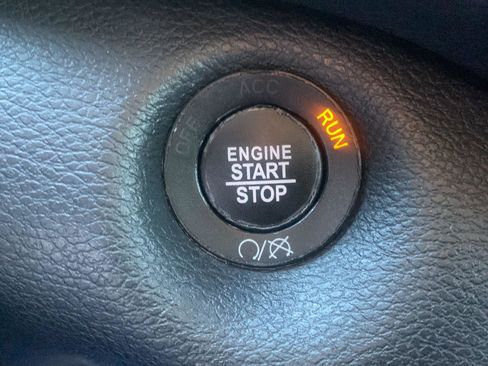 Used 2019 Jeep Cherokee Latitude Plus image 17