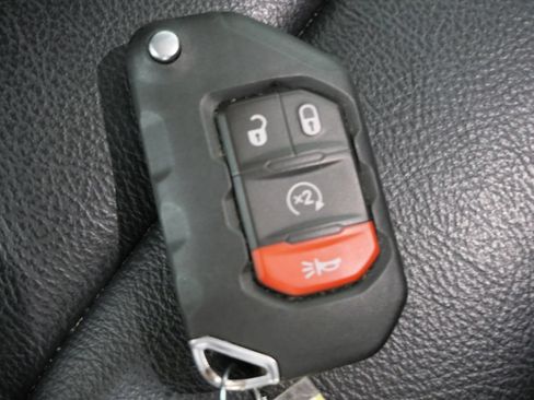 Used 2024 Jeep Wrangler Unlimited Sahara AWD/4WD image 31