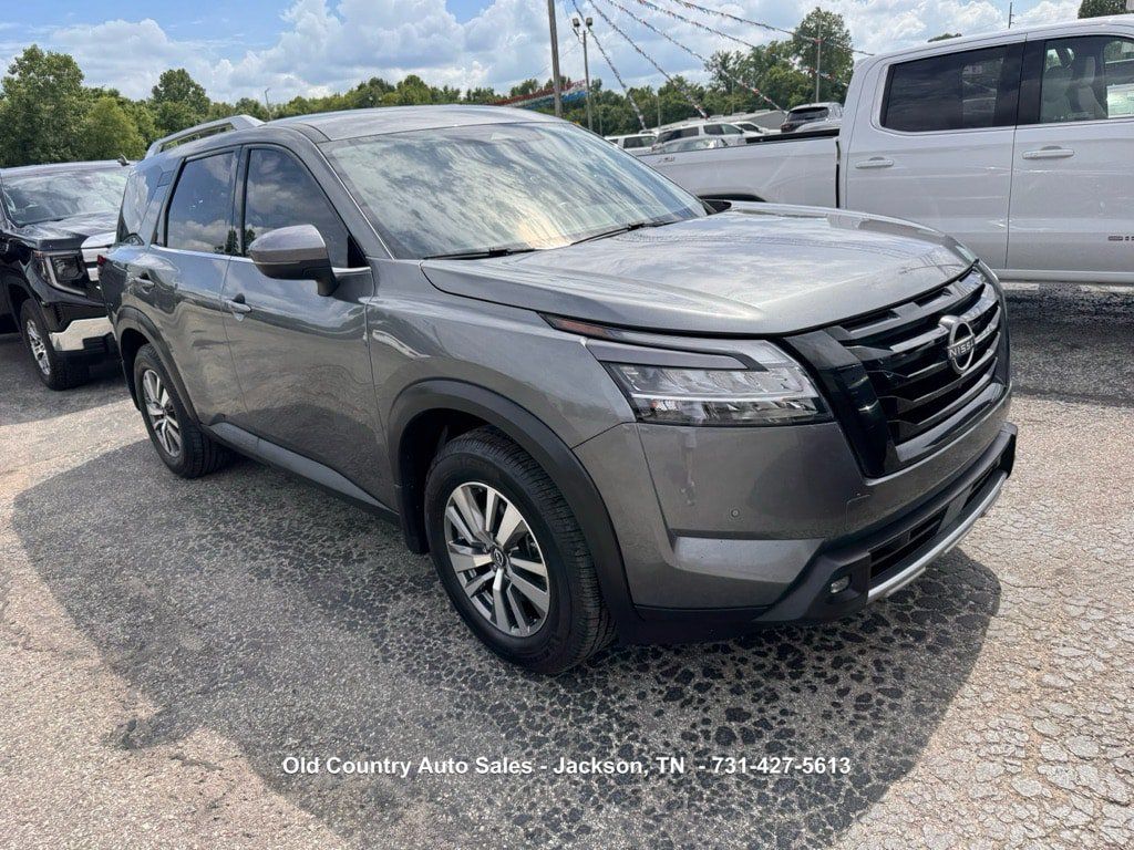 Used 2022 Nissan Pathfinder SL w/ SL Black Package FWD image 14