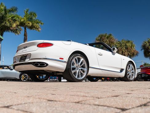 Used 2022 Bentley Continental GT image 9
