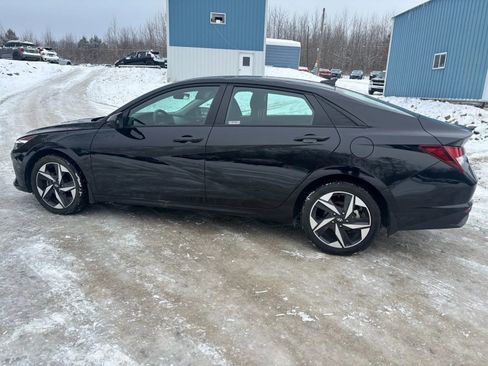 Used 2023 Hyundai Elantra SEL w/ Convenience Package image 3