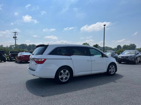 Used 2011 Honda Odyssey Touring Elite image 4