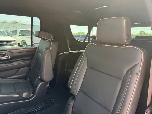 Used 2023 Chevrolet Suburban Premier AWD/4WD image 15