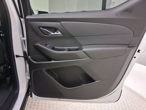 Used 2023 Chevrolet Traverse LT image 33