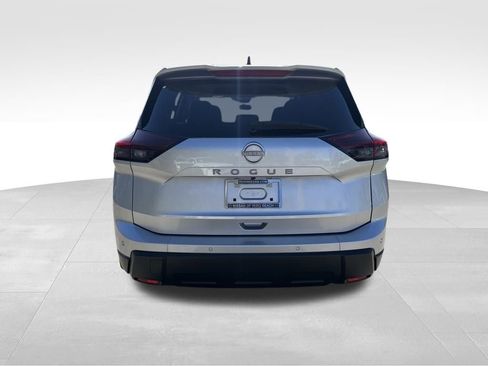 Used 2025 Nissan Rogue S image 6