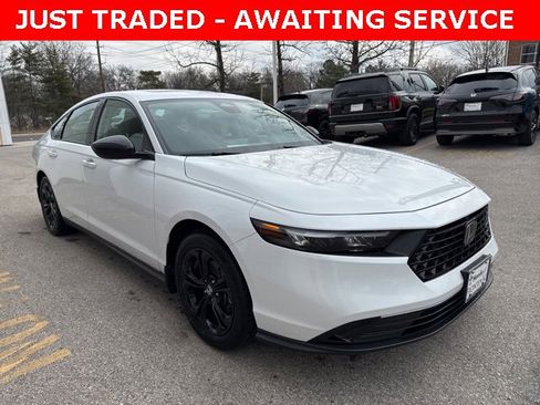 Certified 2025 Honda Accord SE image 3