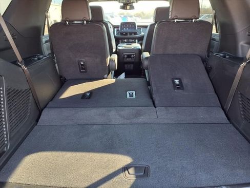 Used 2024 Chevrolet Tahoe Z71 w/ Luxury Package image 74