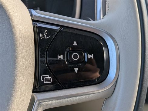 Used 2019 Volvo XC90 T5 Momentum w/ Protection Package Premier image 27