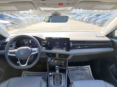 Used 2025 Volkswagen Jetta SE image 21