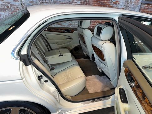 Used 2007 Jaguar XJ8 L RWD image 80