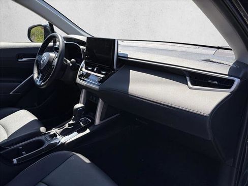 Certified 2025 Toyota Corolla Cross XLE FWD image 23