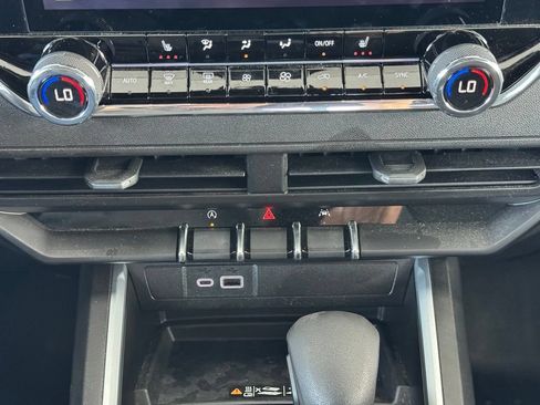 Used 2025 Chevrolet Colorado Trail Boss AWD/4WD image 31