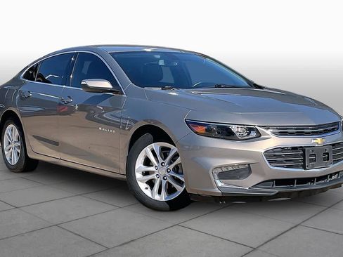Used 2018 Chevrolet Malibu LT w/ Leather Package FWD image 3