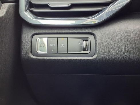 Used 2025 GMC Acadia Elevation image 19