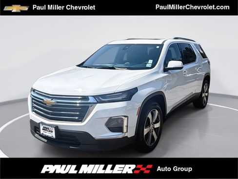 Certified 2023 Chevrolet Traverse LT w/ LT Premium Package AWD/4WD image 1