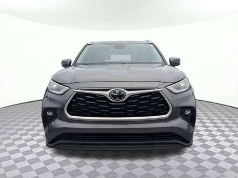 Used 2021 Toyota Highlander XLE FWD image 8