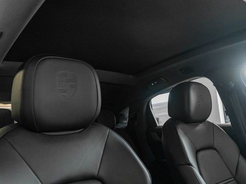 Certified 2025 Porsche Cayenne Coupe AWD/4WD image 32