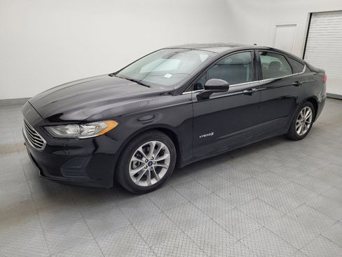 Used 2019 Ford Fusion SE image 2