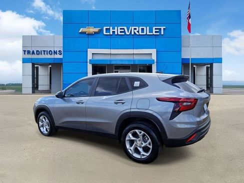 New 2026 Chevrolet Trax LS w/ LS Convenience Package FWD image 7