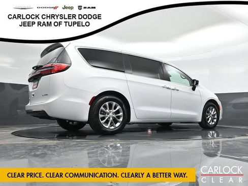 Used 2026 Chrysler Pacifica Limited FWD image 59