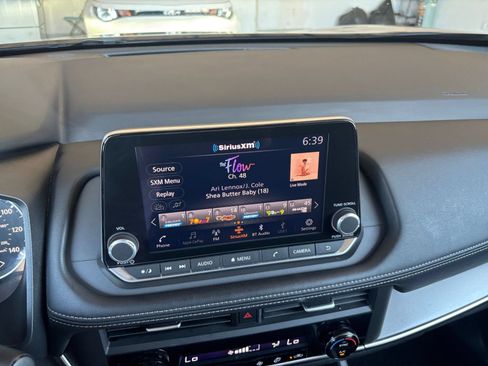 Used 2025 Nissan Rogue SV FWD image 20