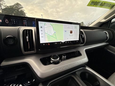 Used 2025 Ford Expedition Active image 16