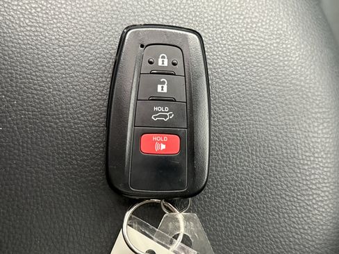 Used 2025 Toyota RAV4 XLE w/ Convenience Package AWD/4WD image 25