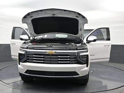 Used 2025 Chevrolet Suburban Premier RWD image 32