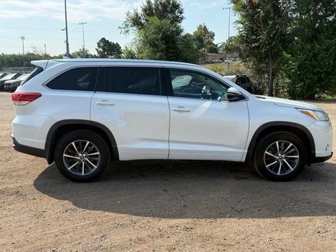 Used 2018 Toyota Highlander XLE AWD/4WD image 7