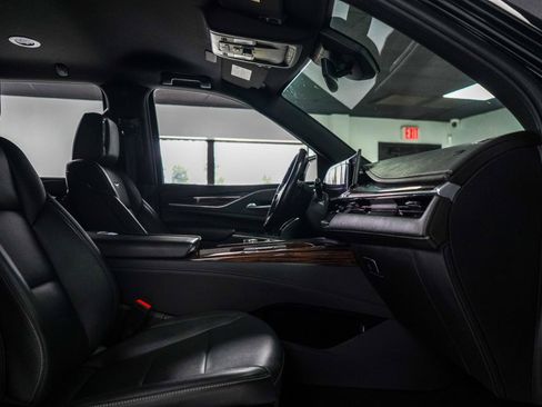 Used 2024 Cadillac Escalade Luxury RWD image 14