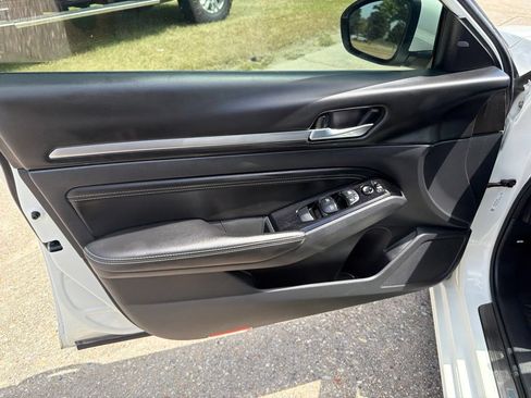 Used 2021 Nissan Altima 2.5 SL FWD image 11