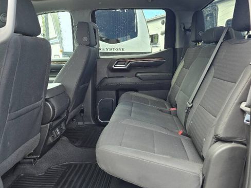Used 2023 Chevrolet Silverado 1500 LT AWD/4WD image 17