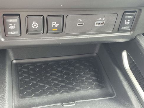 Used 2024 Nissan Frontier SV w/ SV Convenience Package image 17