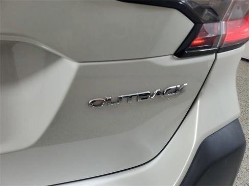 Used 2023 Subaru Outback Limited image 5