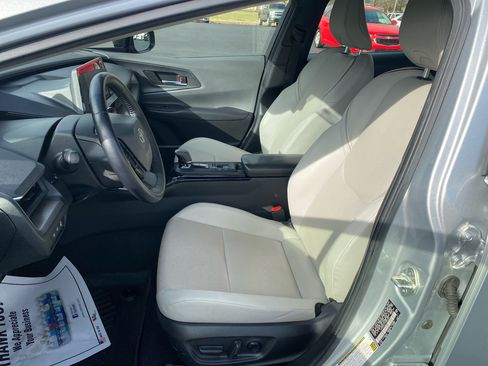 Used 2023 Toyota Prius XLE image 10