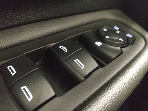 Used 2024 GMC Terrain SLT AWD/4WD image 27