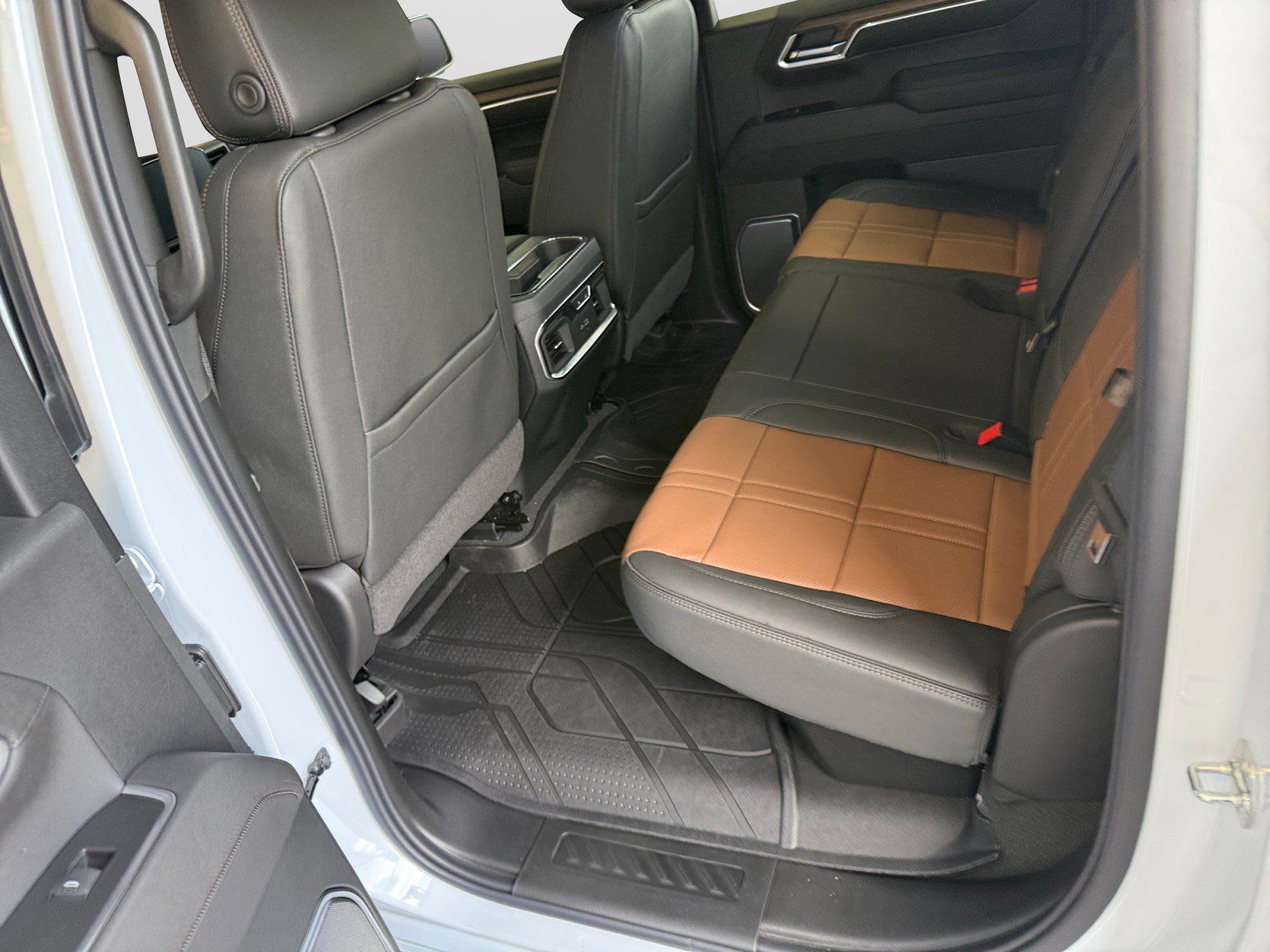 New 2026 Chevrolet Silverado 1500 High Country w/ Technology Package AWD/4WD image 18