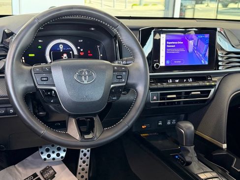 Used 2026 Toyota Camry SE FWD image 31