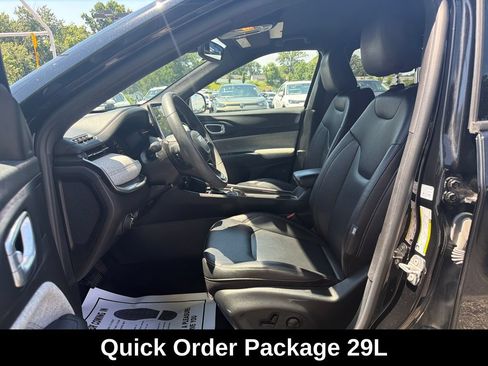 Used 2024 Jeep Compass Latitude AWD/4WD image 11