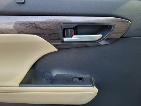 Used 2023 Toyota Highlander L image 12