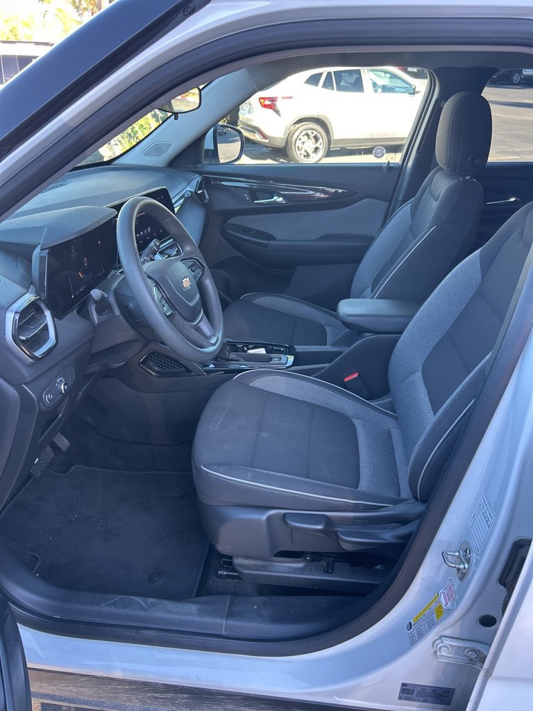 Used 2025 Chevrolet TrailBlazer LT AWD/4WD image 8